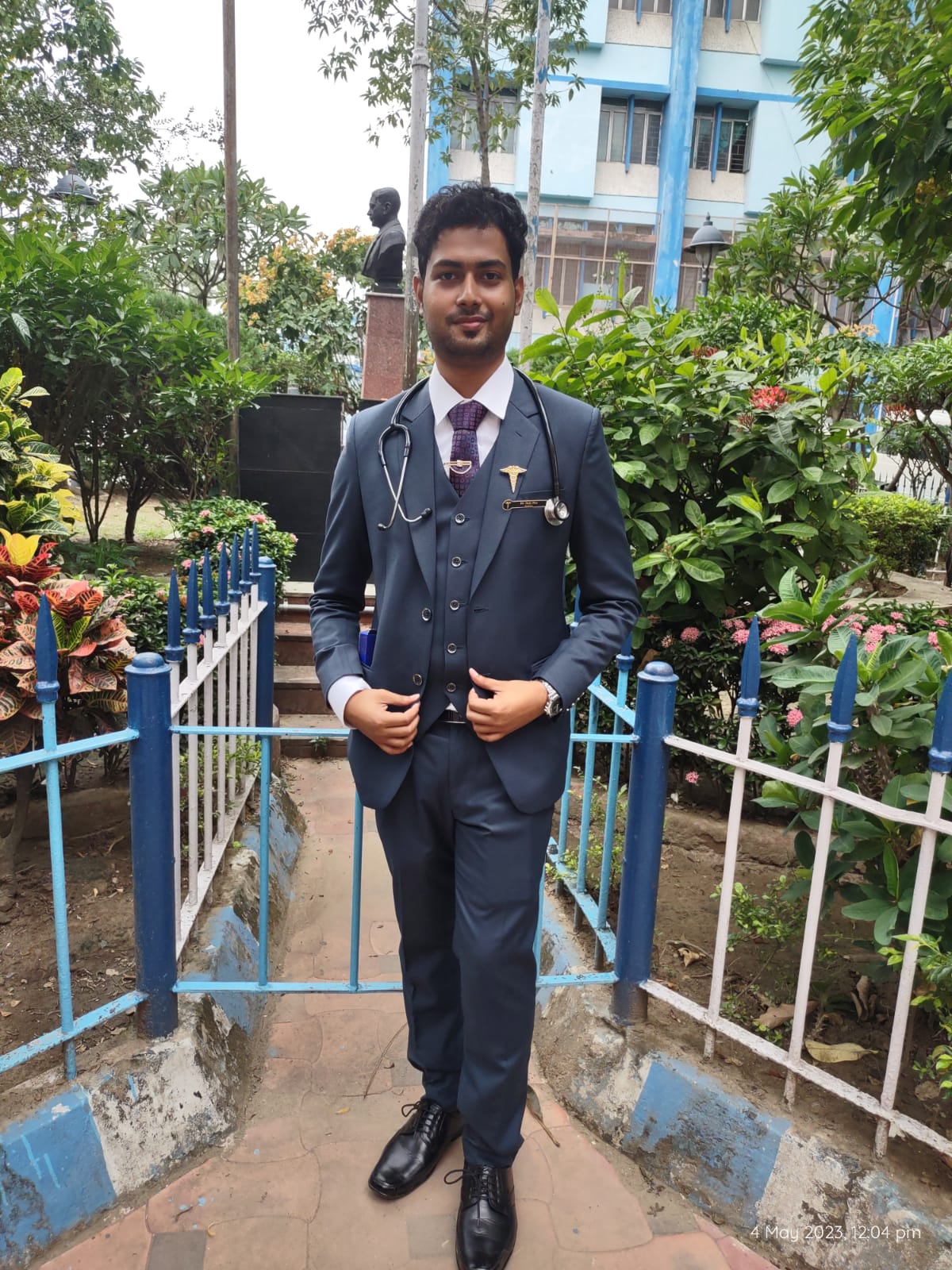 Dr Raja Roy